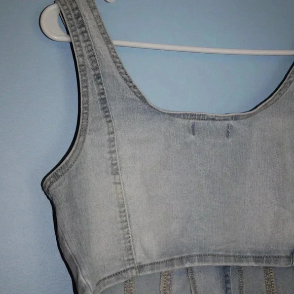 Vanilla Star NWOT Button Front Cropped Jean Tank Top Size Medium - Picture 13 of 16